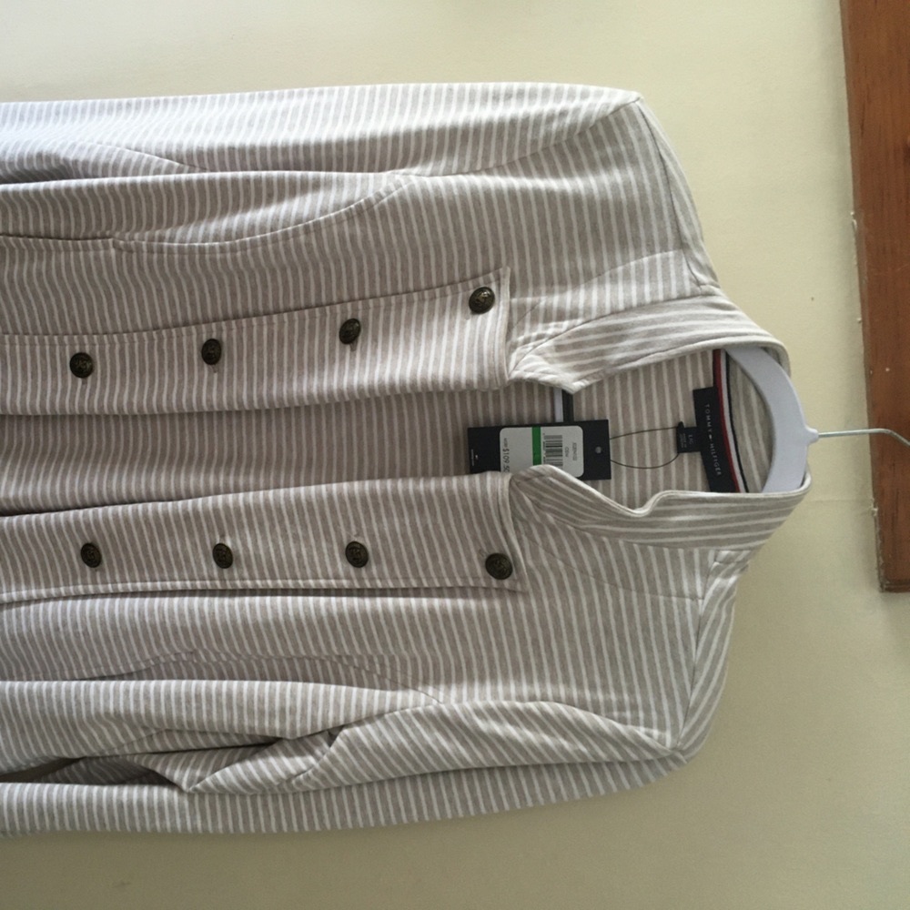 Tommy Hilfiger jacket. Looks good with a skirt, pants or jeans.